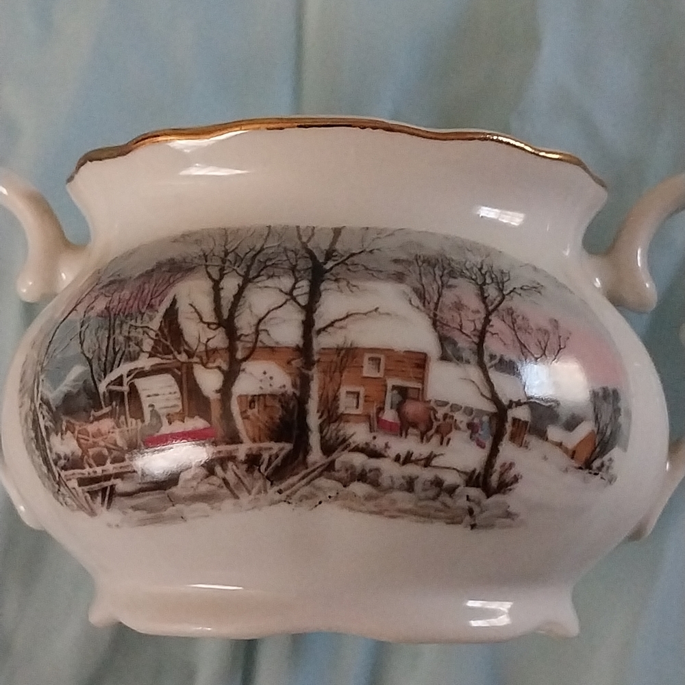'77 CURRIER & IVES THE OLD GRIST MILL Creamer & Sugar AVON Exclusive Rep Award